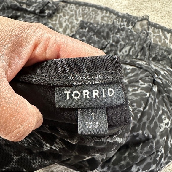 Torrid Dark Grey Leopard Mesh Midi Dress Sleeveless V-Neck Fairygoth Size 1X - Picture 9 of 12
